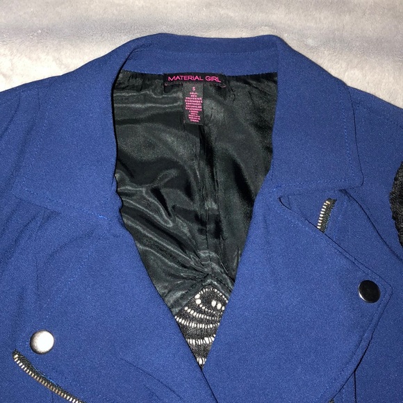 Blazer - Picture 2 of 3